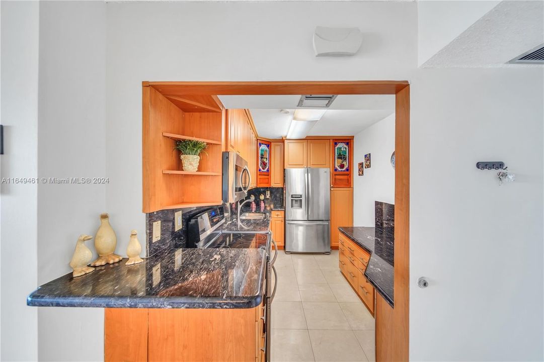 For Sale: $425,000 (2 beds, 2 baths, 1150 Square Feet)