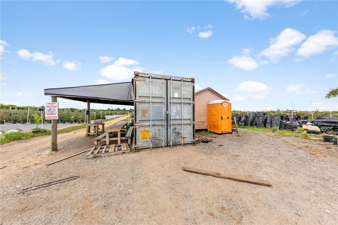 SHED/ SHIPPING CONTAINER FOR LOCKED UP STORAGE