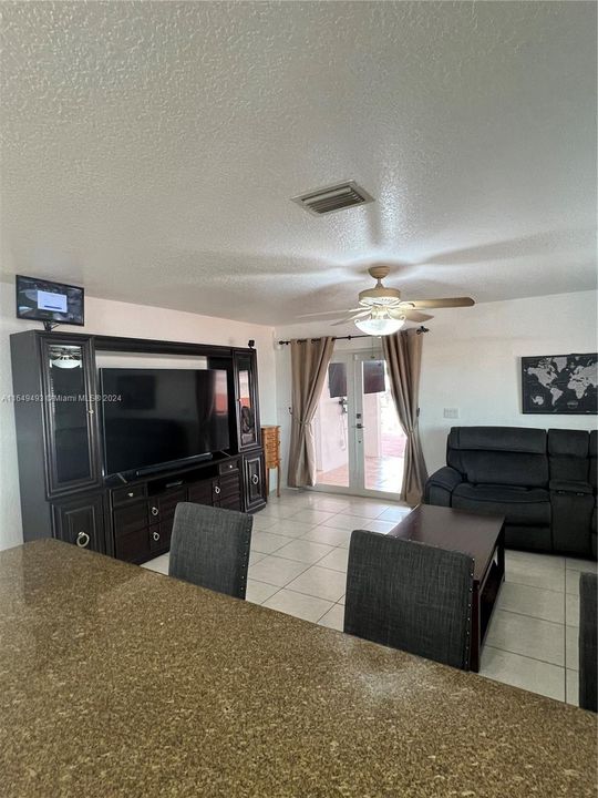 最近租的: $3,700 (3 贝兹, 2 浴室, 0 平方英尺)