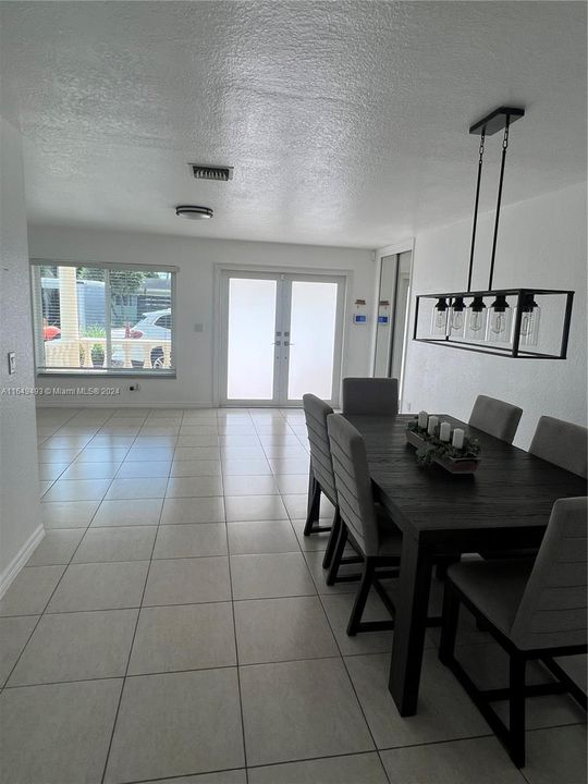 最近租的: $3,700 (3 贝兹, 2 浴室, 0 平方英尺)