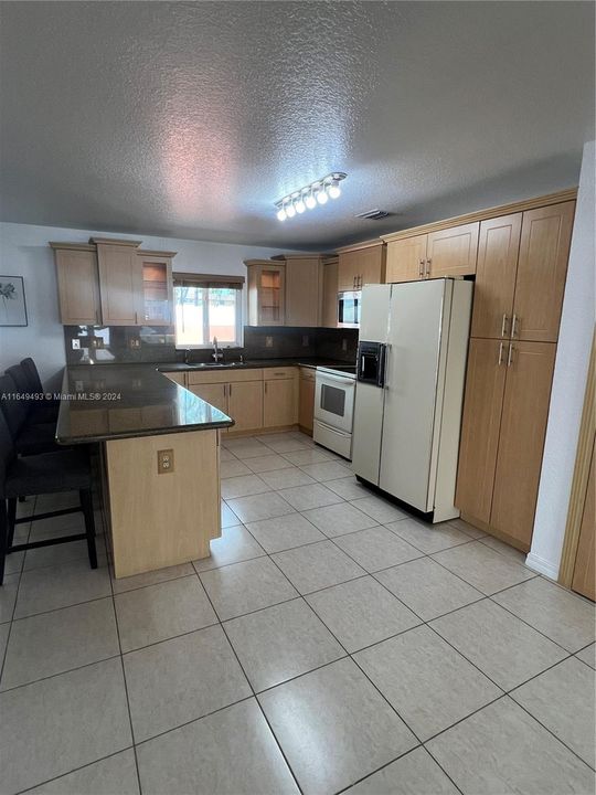 最近租的: $3,700 (3 贝兹, 2 浴室, 0 平方英尺)