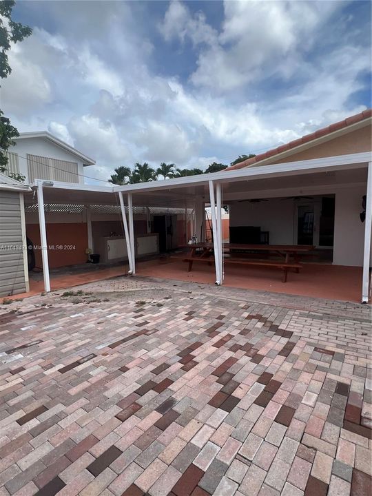 最近租的: $3,700 (3 贝兹, 2 浴室, 0 平方英尺)