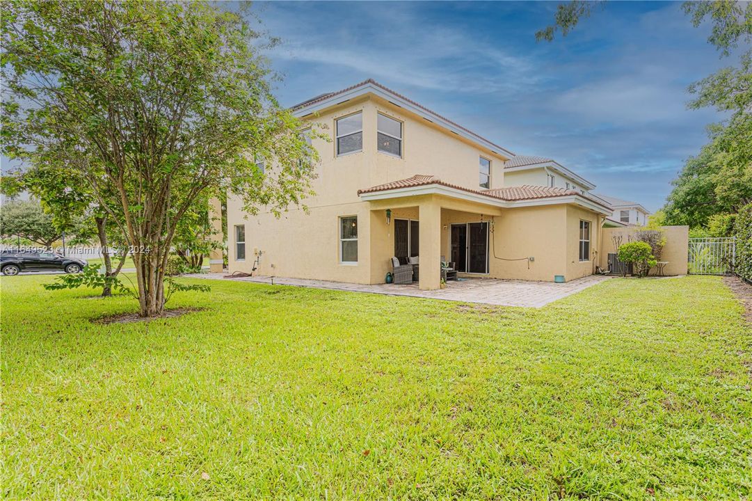 For Sale: $570,000 (3 beds, 2 baths, 2152 Square Feet)