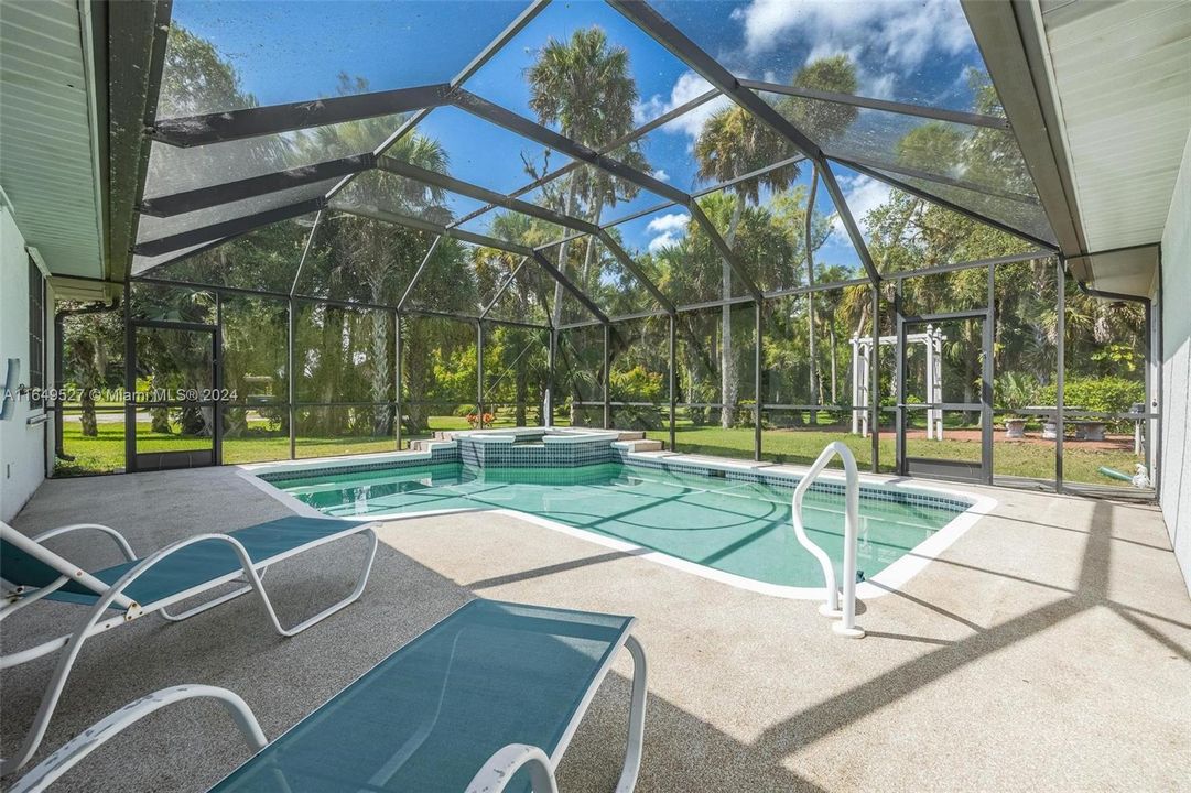 865 E Fort Thompson Avenue, LaBelle, FL 33935 - 4BR/4BA Family Home with Pool + 1 Acre