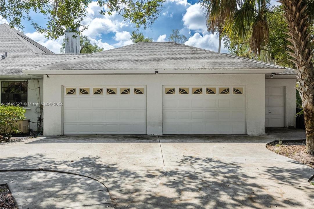 865 E Fort Thompson Avenue, LaBelle, FL 33935 - 4BR/4BA Family Home with Pool + 1 Acre