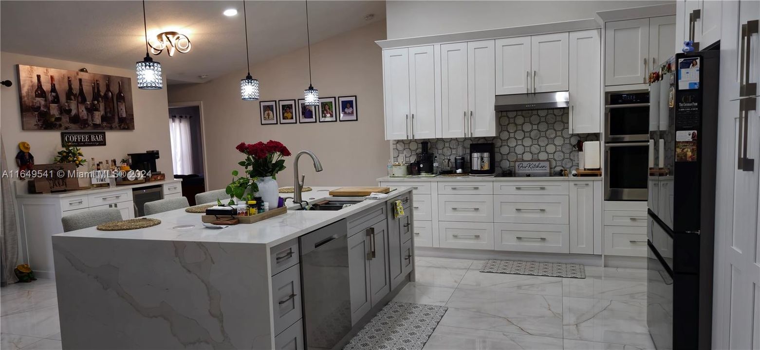 En Venta: $535,000 (4 camas, 2 baños, 2236 Pies cuadrados)