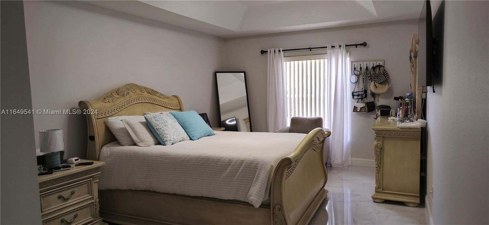 En Venta: $535,000 (4 camas, 2 baños, 2236 Pies cuadrados)