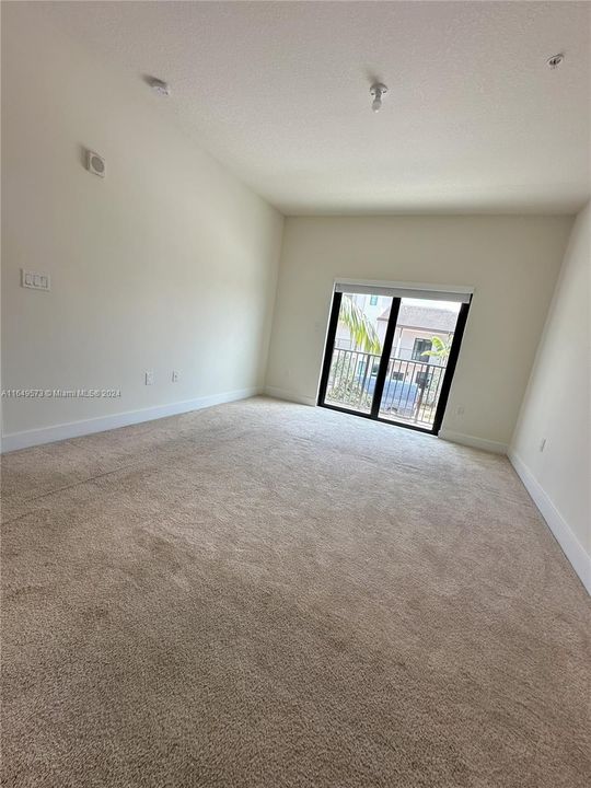 Active With Contract: $3,200 (2 beds, 2 baths, 1312 Square Feet)