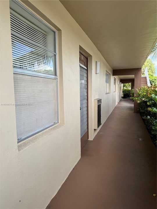 Active With Contract: $124,900 (2 beds, 2 baths, 990 Square Feet)