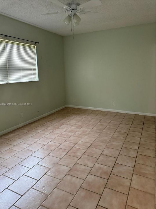 Active With Contract: $124,900 (2 beds, 2 baths, 990 Square Feet)