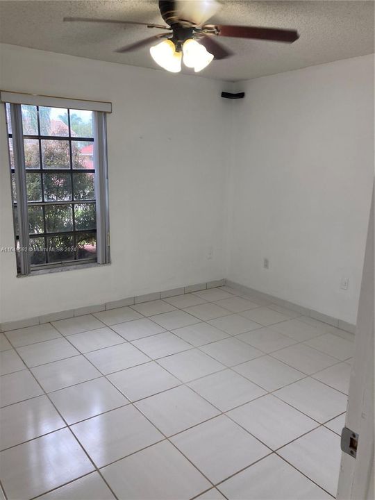 Activo con contrato: $819,000 (3 camas, 2 baños, 2016 Pies cuadrados)