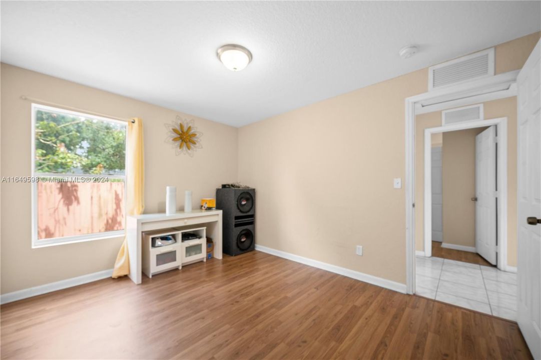 Active With Contract: $439,000 (3 beds, 2 baths, 1305 Square Feet)