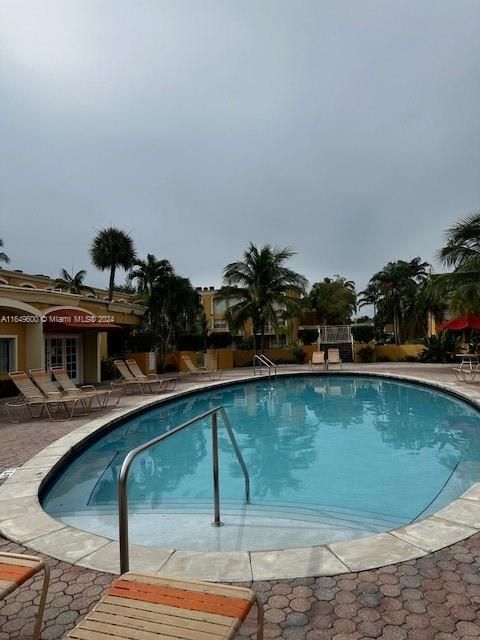 Recientemente alquilado: $2,075 (2 camas, 2 baños, 1119 Pies cuadrados)