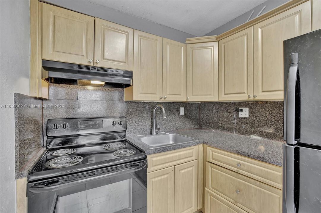 For Sale: $289,900 (2 beds, 1 baths, 736 Square Feet)