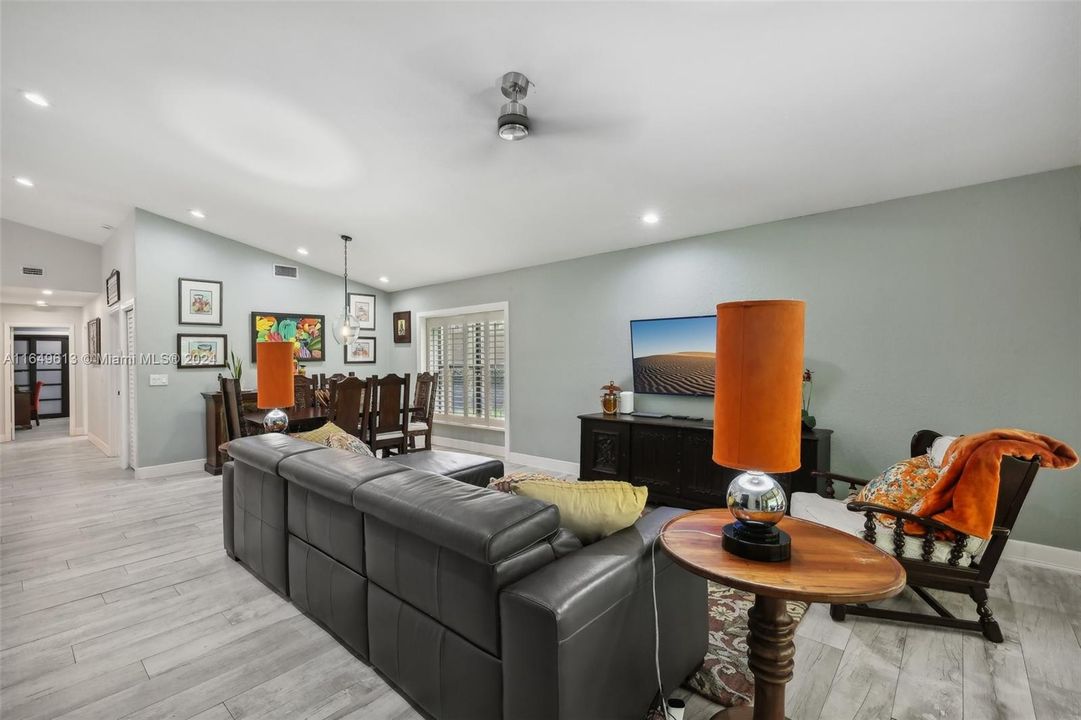 Active With Contract: $469,900 (3 beds, 2 baths, 1716 Square Feet)