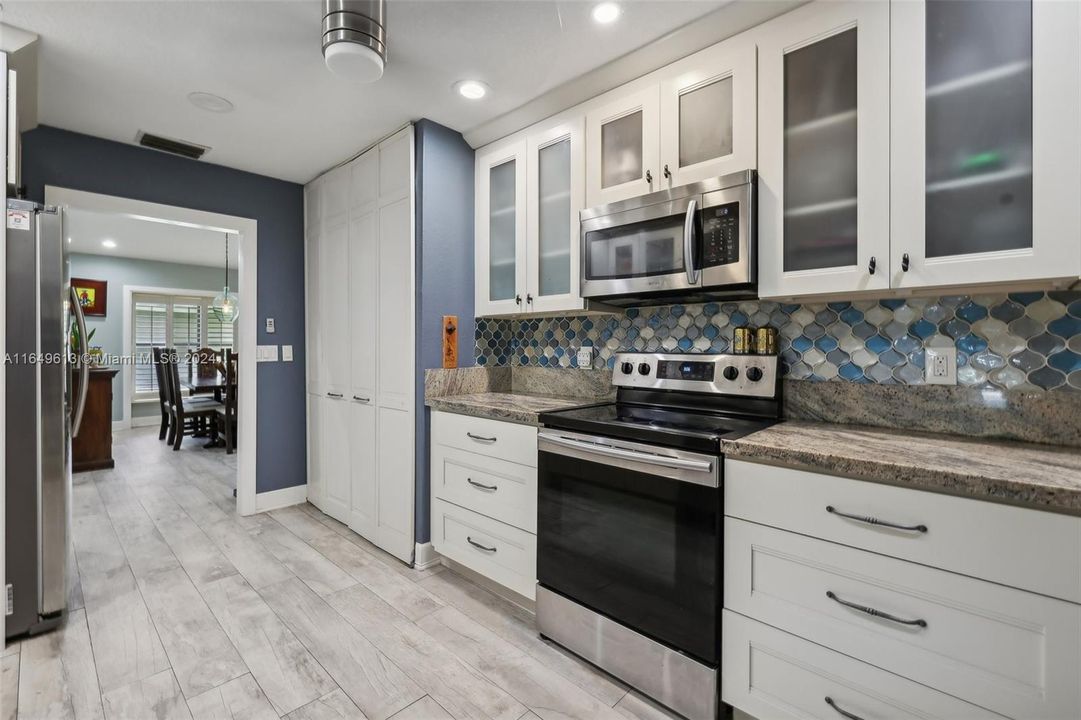 Active With Contract: $469,900 (3 beds, 2 baths, 1716 Square Feet)