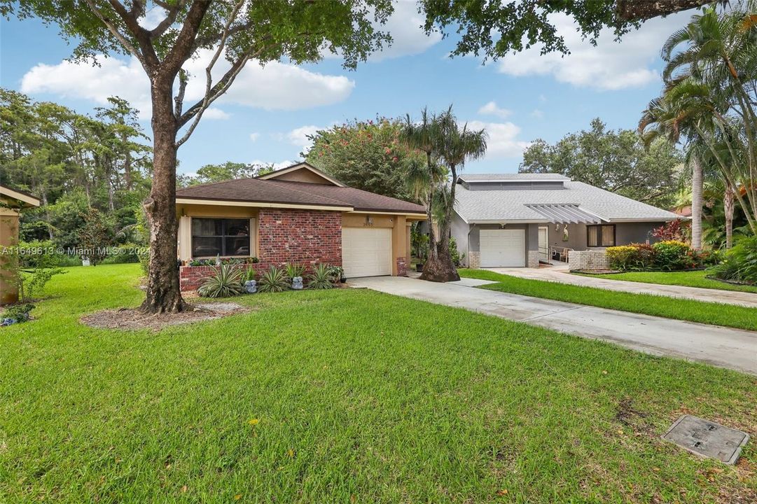 Active With Contract: $469,900 (3 beds, 2 baths, 1716 Square Feet)