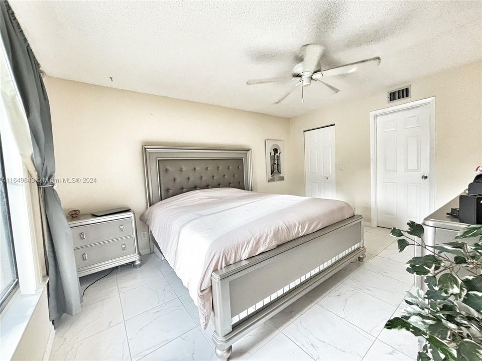 For Sale: $299,000 (2 beds, 2 baths, 1111 Square Feet)