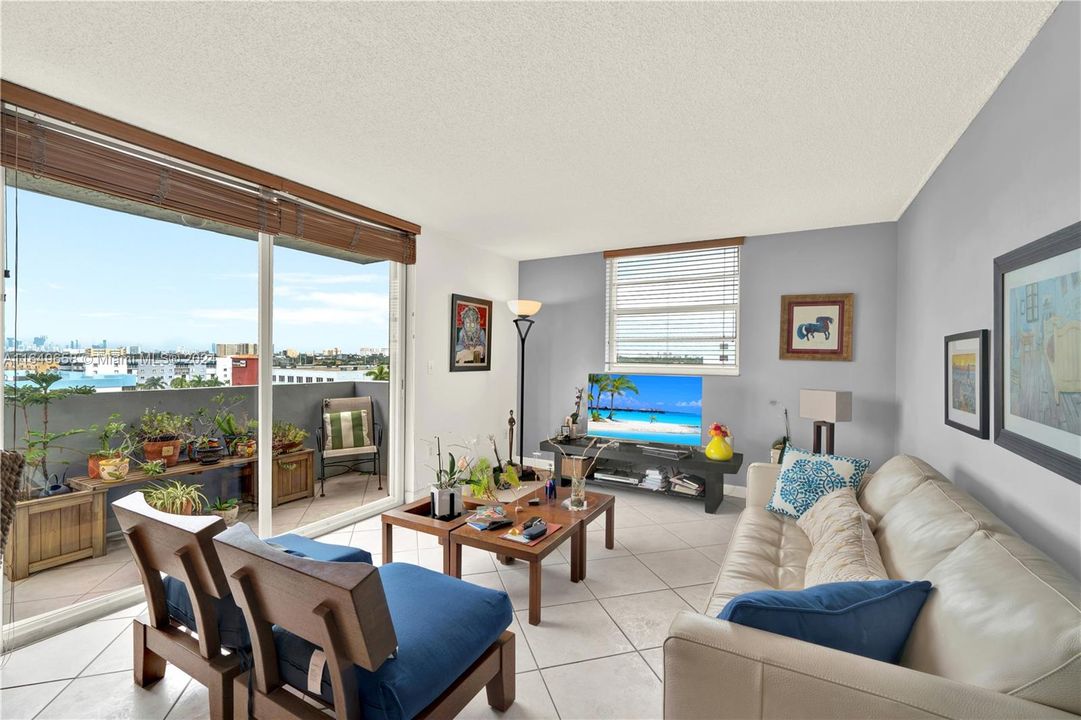 Recently Rented: $2,850 (3 beds, 2 baths, 1326 Square Feet)