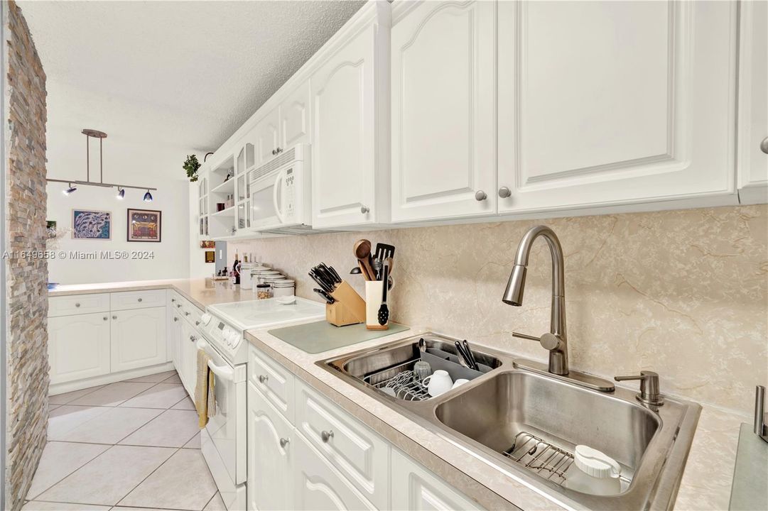 Recently Rented: $2,850 (3 beds, 2 baths, 1326 Square Feet)