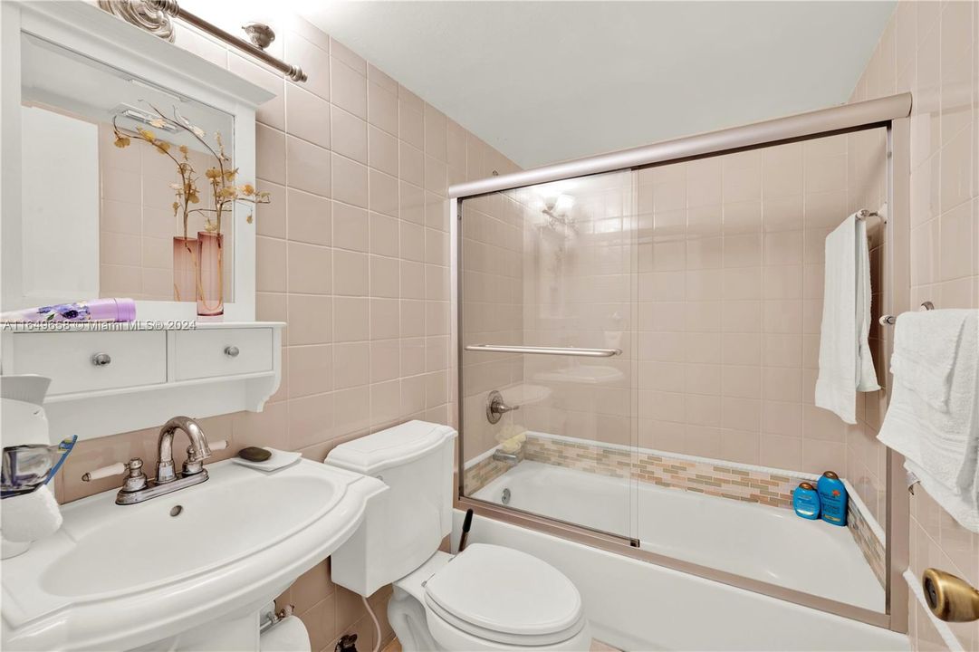 Recently Rented: $2,850 (3 beds, 2 baths, 1326 Square Feet)