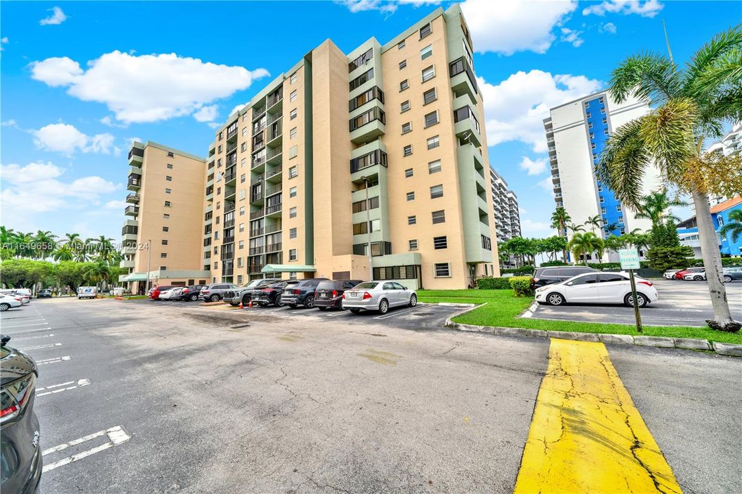 Recently Rented: $2,850 (3 beds, 2 baths, 1326 Square Feet)