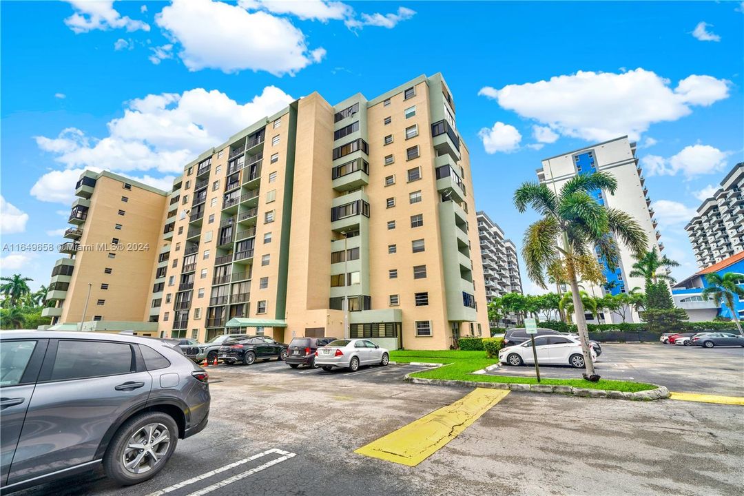 Recently Rented: $2,850 (3 beds, 2 baths, 1326 Square Feet)