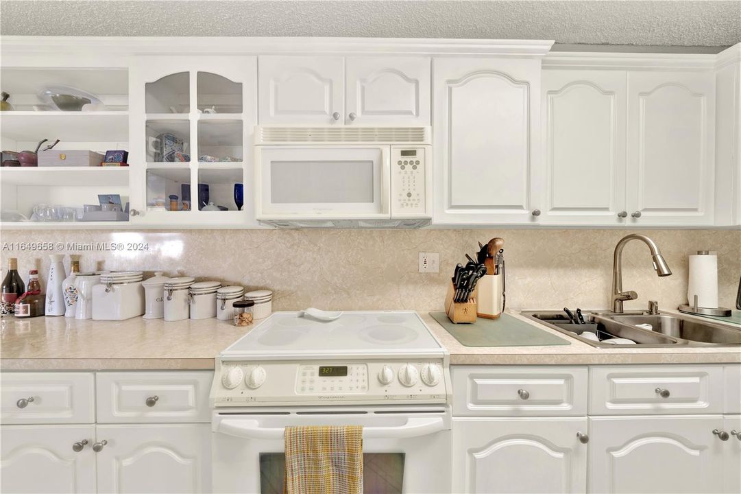 Recently Rented: $2,850 (3 beds, 2 baths, 1326 Square Feet)