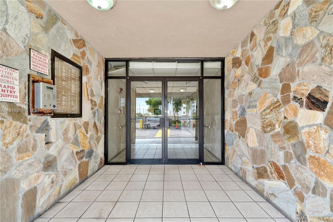 Recently Rented: $2,850 (3 beds, 2 baths, 1326 Square Feet)