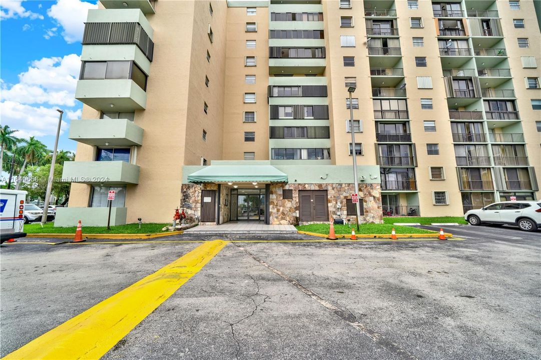 Recently Rented: $2,850 (3 beds, 2 baths, 1326 Square Feet)