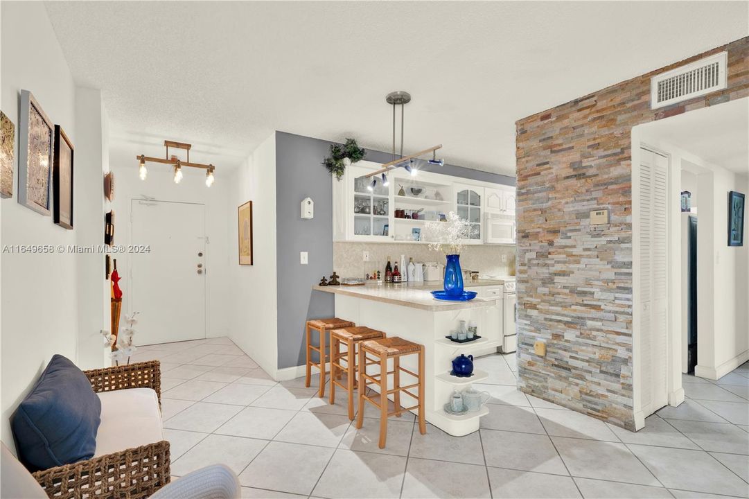 Recently Rented: $2,850 (3 beds, 2 baths, 1326 Square Feet)