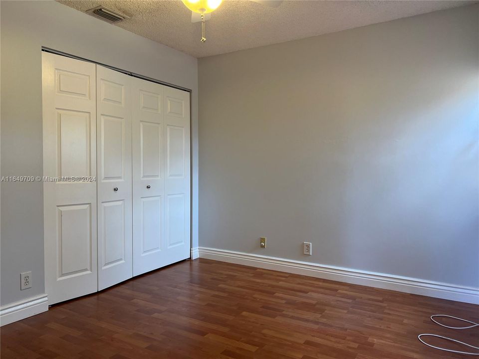 Active With Contract: $3,800 (3 beds, 2 baths, 2013 Square Feet)