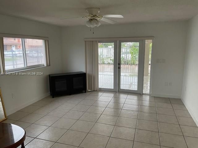 Active With Contract: $2,800 (3 beds, 1 baths, 1596 Square Feet)