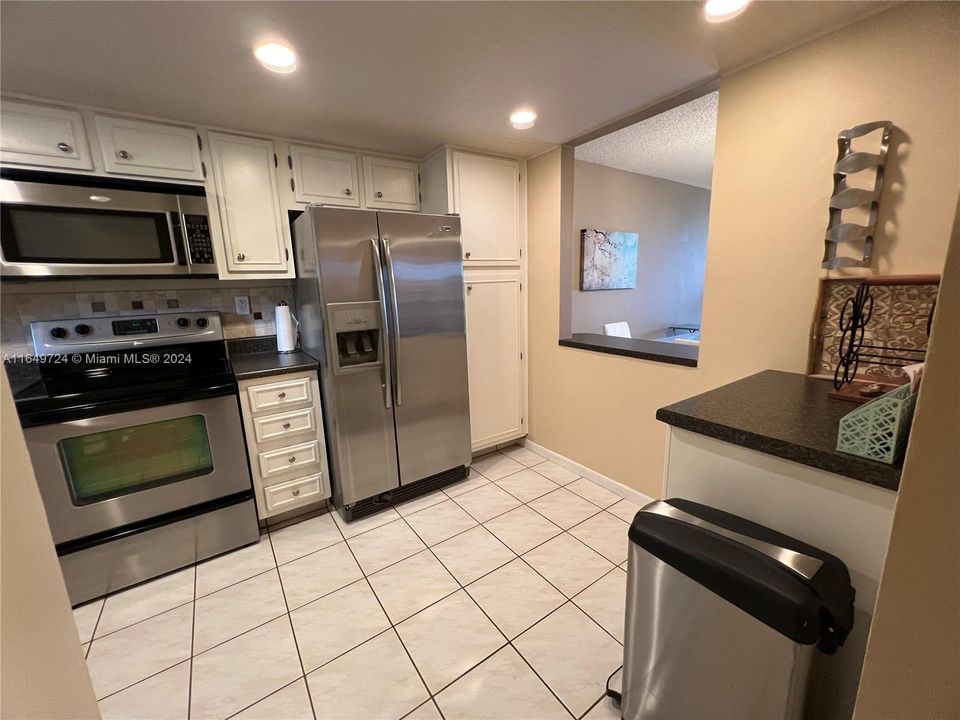 Active With Contract: $2,100 (2 beds, 2 baths, 1070 Square Feet)