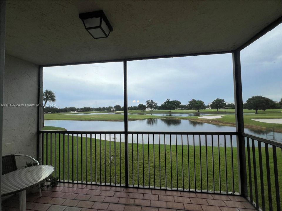 Active With Contract: $2,100 (2 beds, 2 baths, 1070 Square Feet)