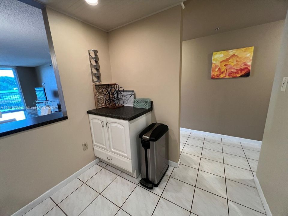 Active With Contract: $2,100 (2 beds, 2 baths, 1070 Square Feet)