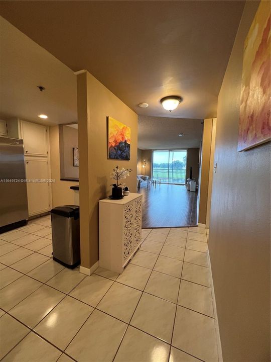 Active With Contract: $2,100 (2 beds, 2 baths, 1070 Square Feet)