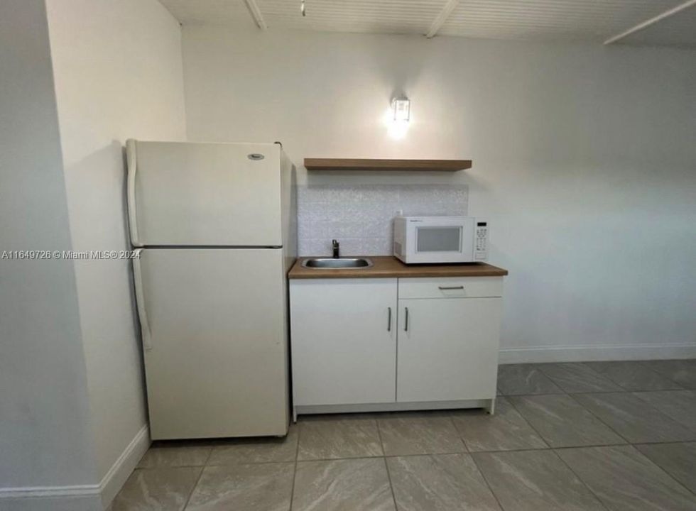 For Rent: $1,400 (0 beds, 1 baths, 0 Square Feet)