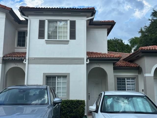 Recently Rented: $2,700 (3 beds, 3 baths, 1334 Square Feet)