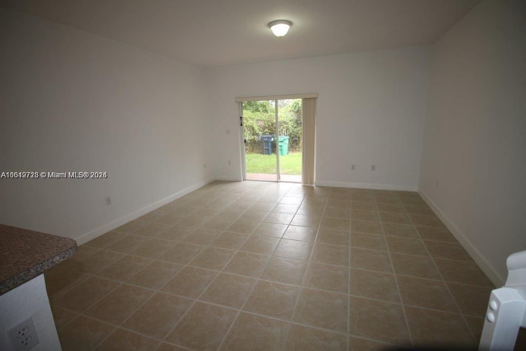 Recently Rented: $2,700 (3 beds, 3 baths, 1334 Square Feet)