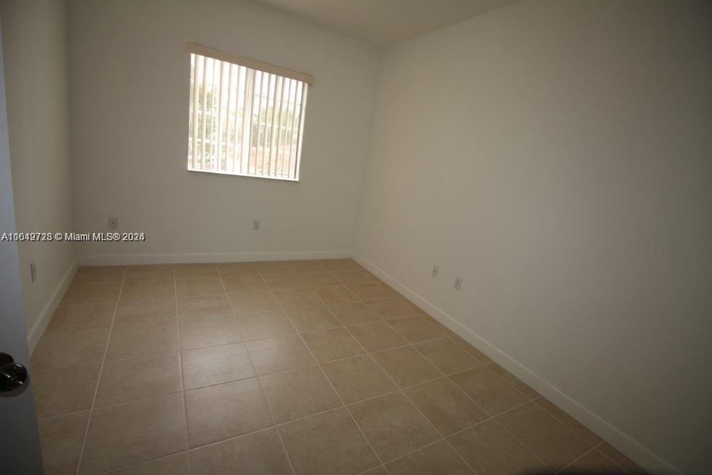 Recently Rented: $2,700 (3 beds, 3 baths, 1334 Square Feet)