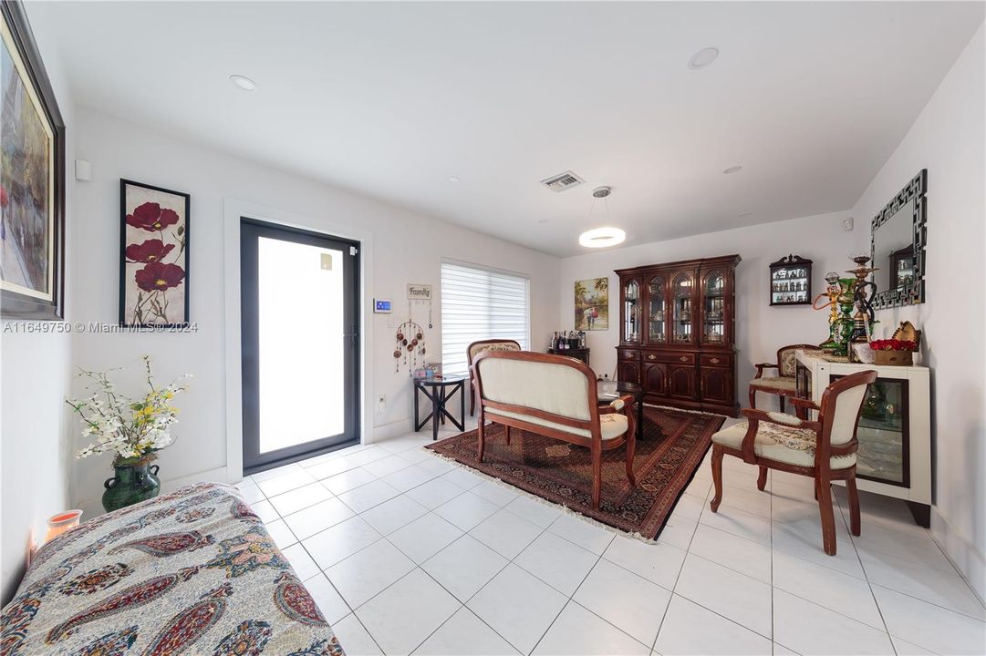 Active With Contract: $3,500 (4 beds, 3 baths, 1411 Square Feet)