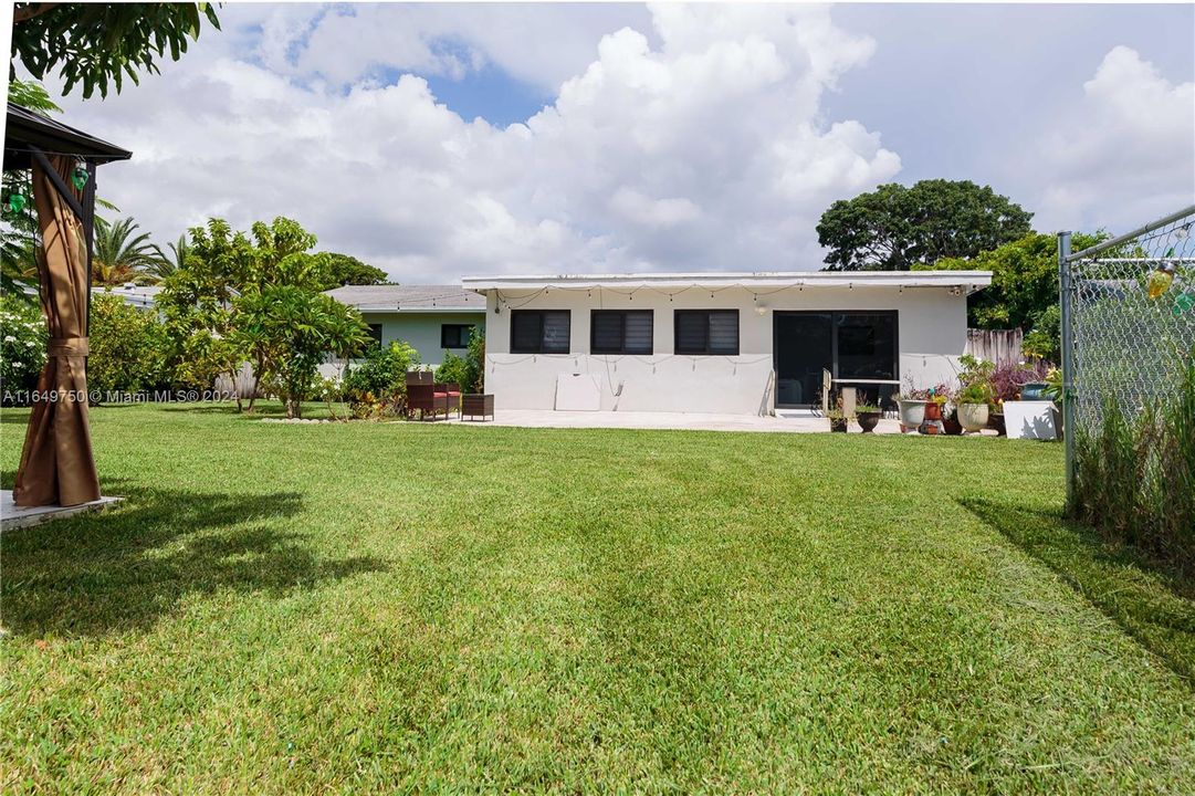 Active With Contract: $3,500 (4 beds, 3 baths, 1411 Square Feet)