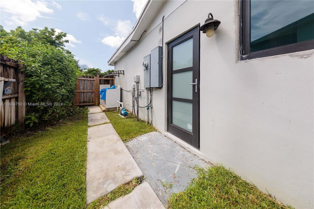 Active With Contract: $3,500 (4 beds, 3 baths, 1411 Square Feet)