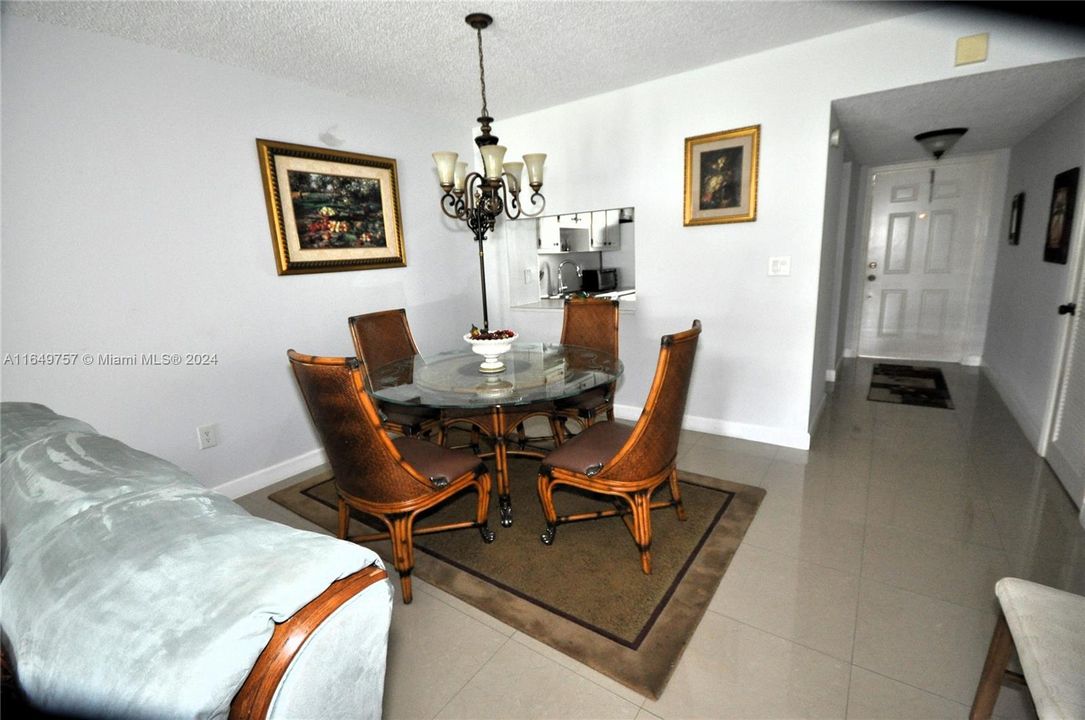 For Sale: $165,000 (2 beds, 2 baths, 955 Square Feet)