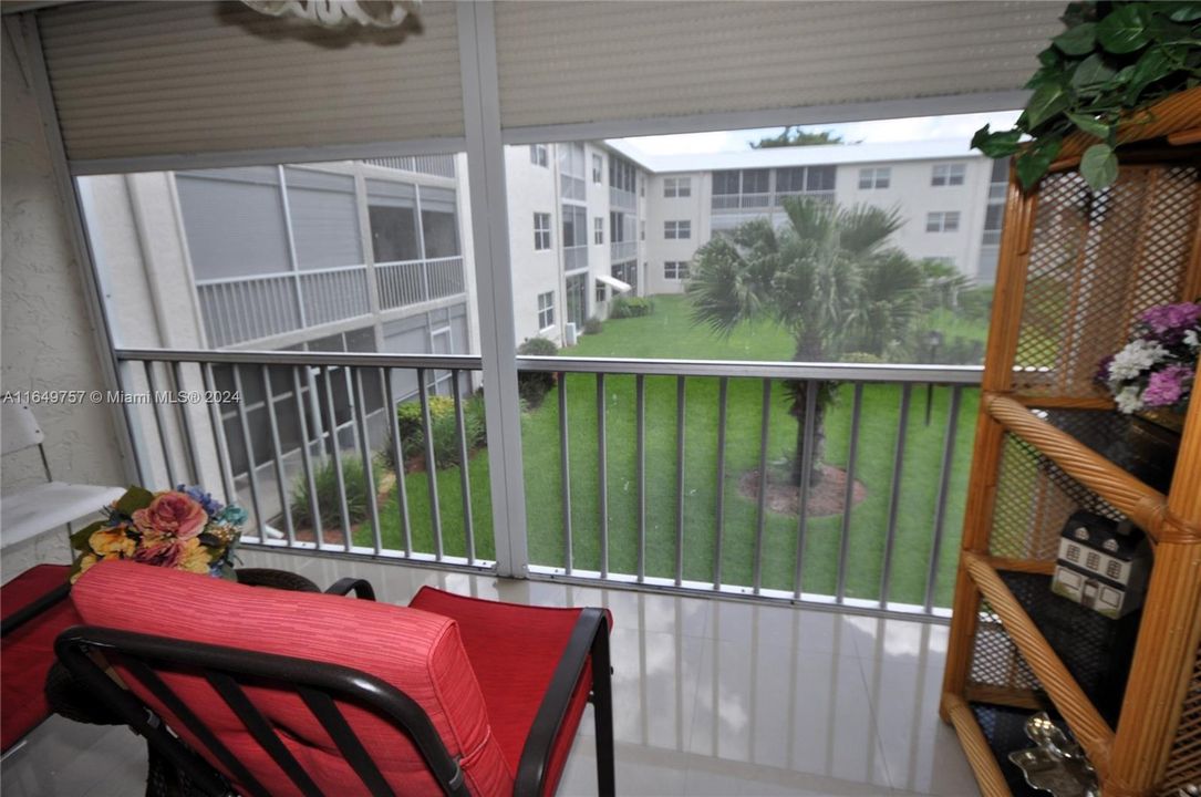 For Sale: $165,000 (2 beds, 2 baths, 955 Square Feet)