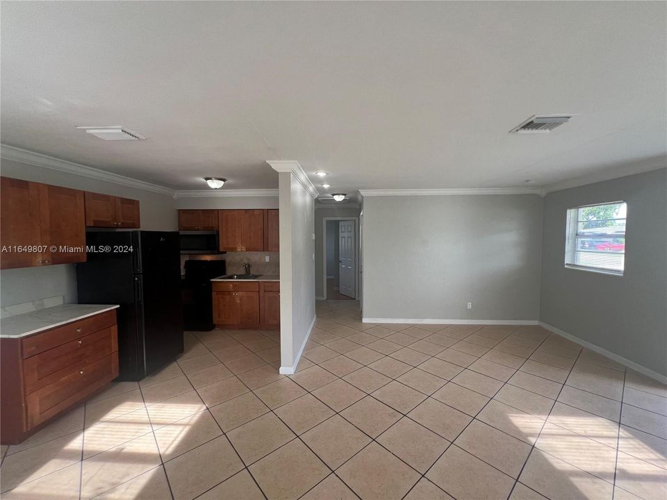 For Sale: $364,900 (2 beds, 1 baths, 1049 Square Feet)