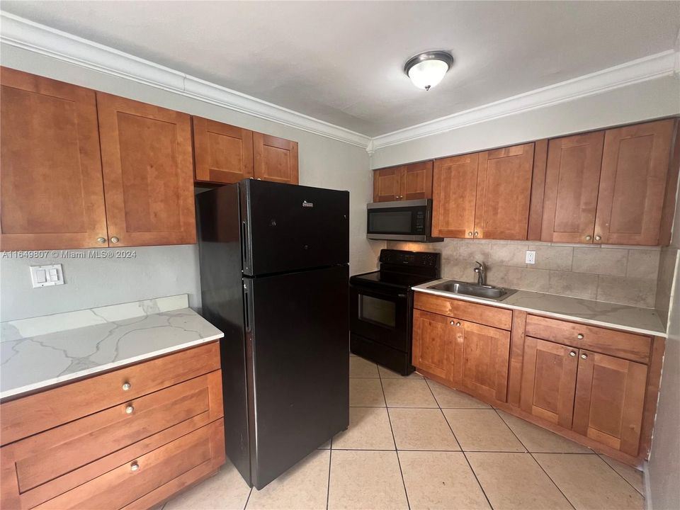 For Sale: $364,900 (2 beds, 1 baths, 1049 Square Feet)