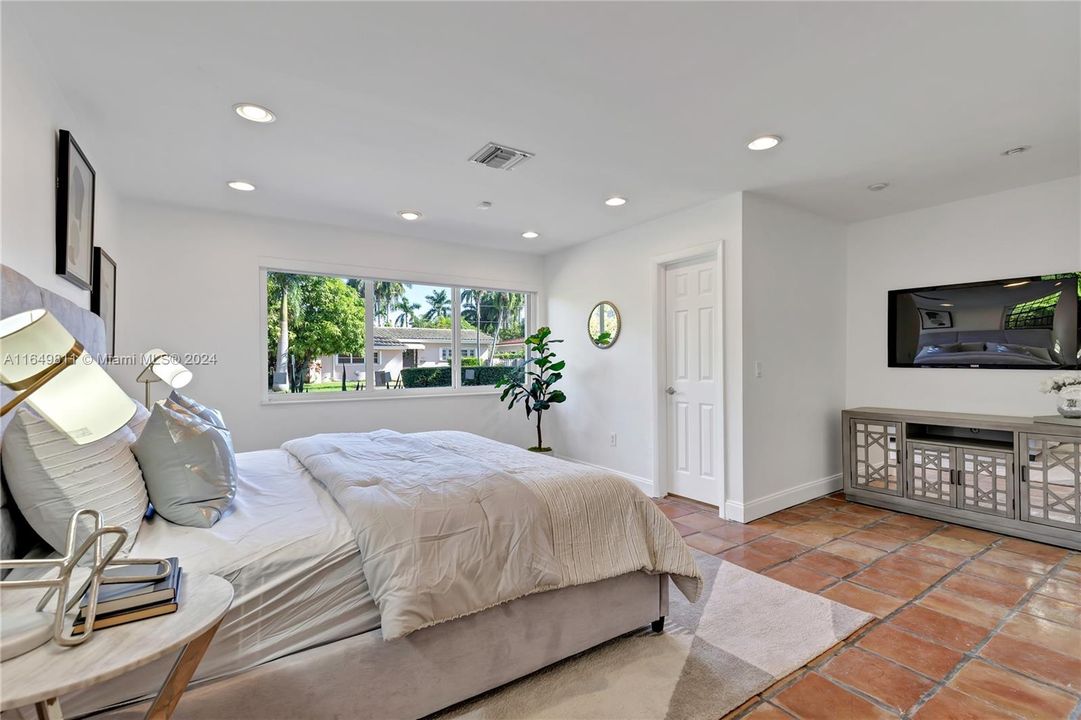 Active With Contract: $1,590,000 (4 beds, 3 baths, 2488 Square Feet)