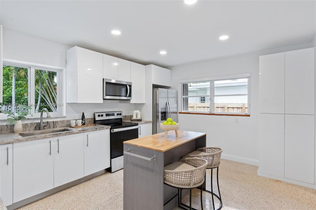 Active With Contract: $1,590,000 (4 beds, 3 baths, 2488 Square Feet)